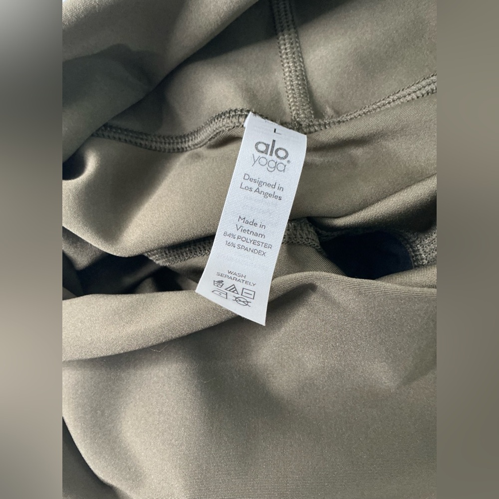 Alo Yoga High Waist 7/8 Airlift Leggings in Dark Olive Size Large - Picture 9 of 10